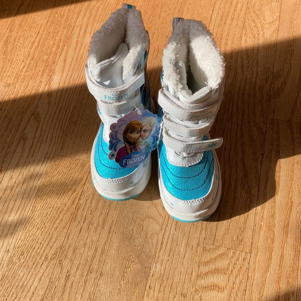 Girls boots